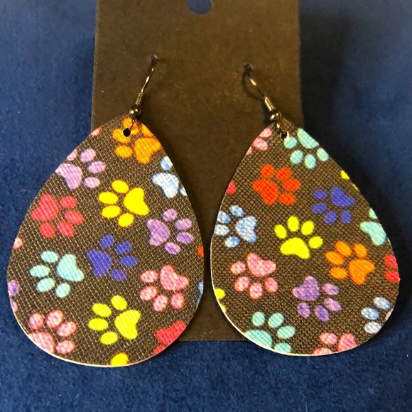 Earrings 🐾 - Picture 2 of 2